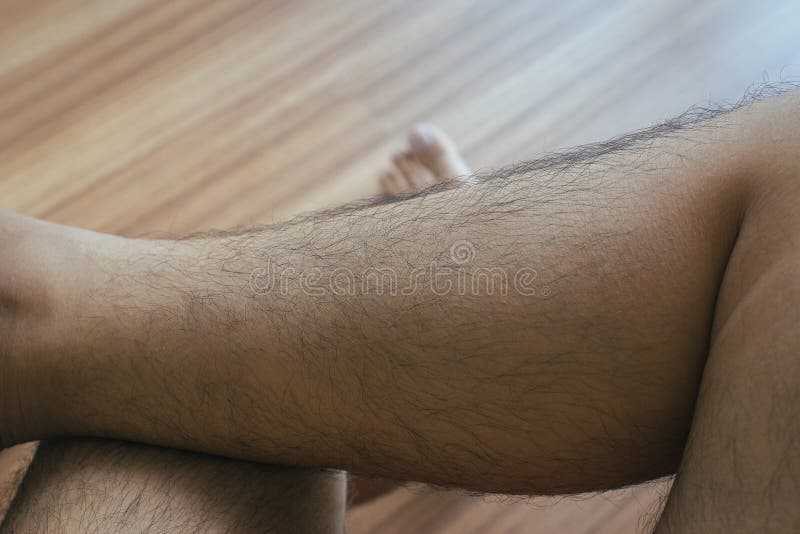 Нужно ли брить ноги мужчинам