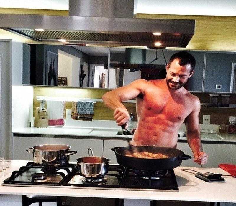 Что обязательно должен уметь делать настоящий мужчина. готовить и чинить кухонное оборудование