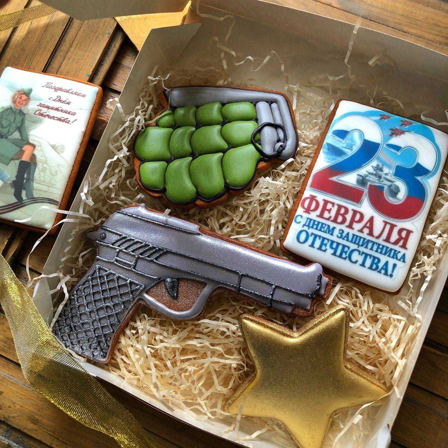Что подарить коллегам на 23 февраля?