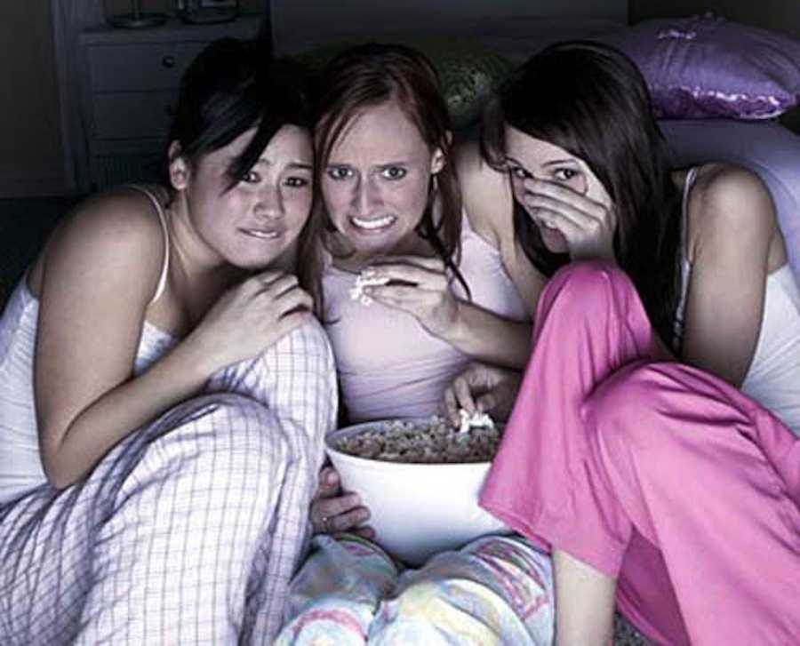 Чем заняться на ночёвке с подругой?