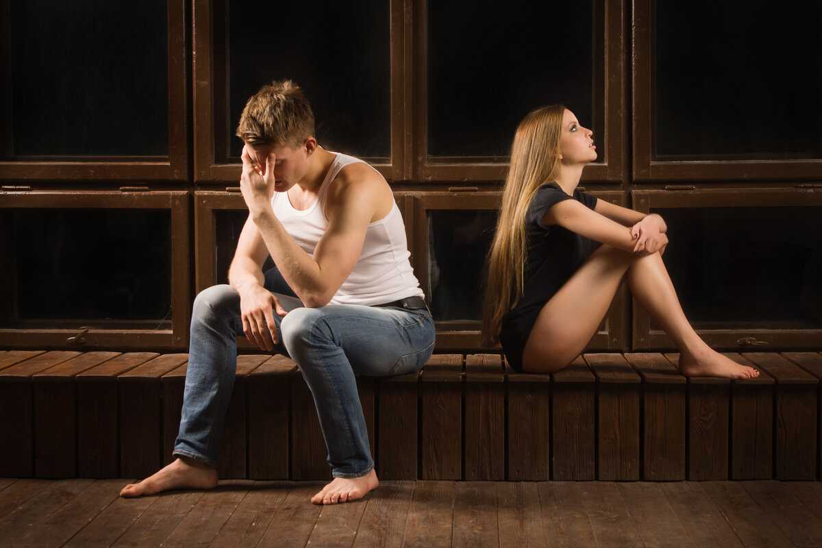 Не могу смириться с тем, что моя девушка спала с моими друзьями