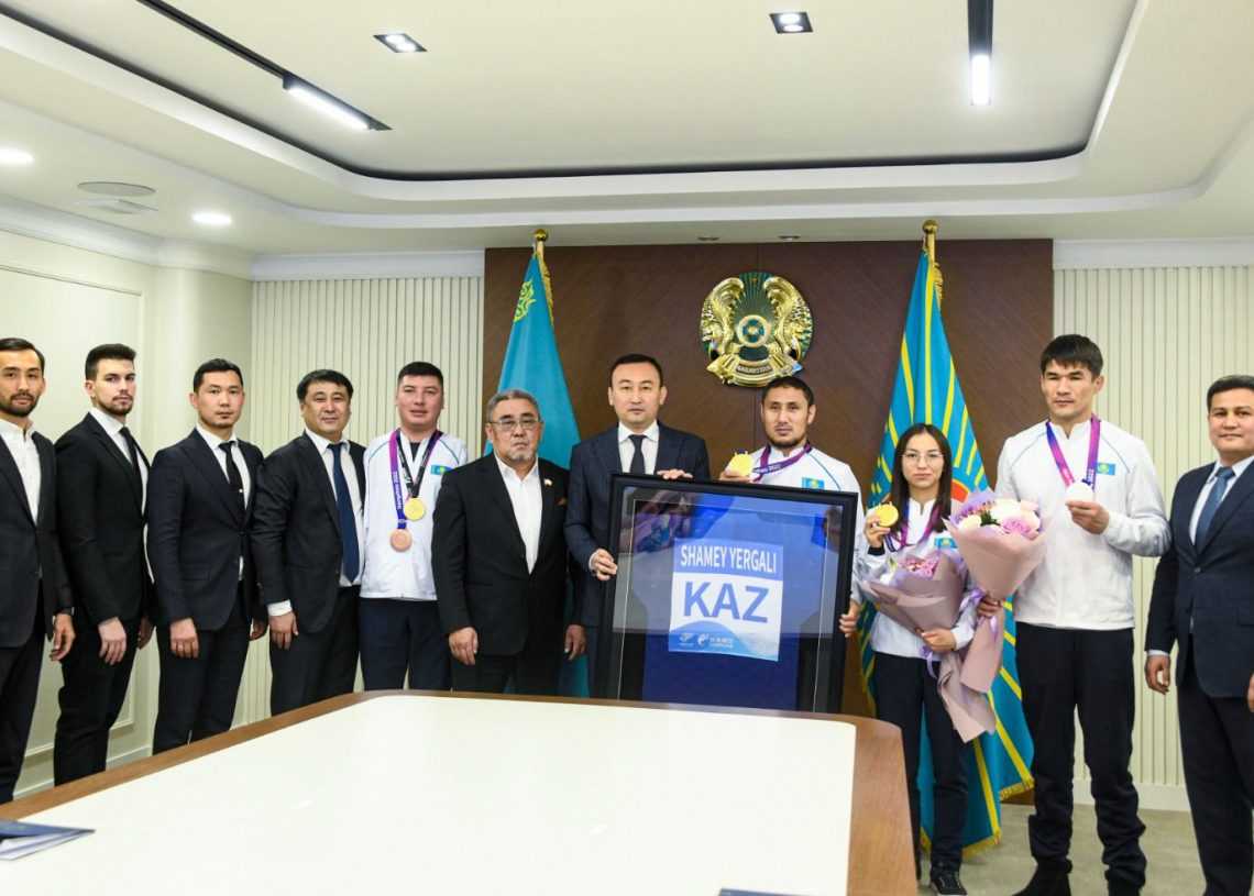 Синквейн на тему вдохновение и самородок - узнавалка.про